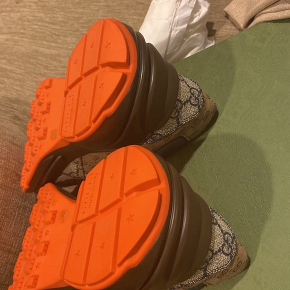 Gucci - Picture 4 of 4